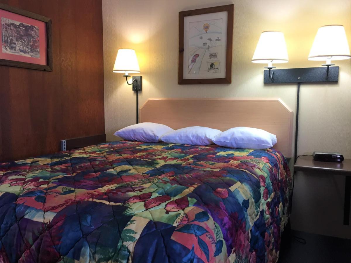 Indianhead Motel Ironwood Esterno foto